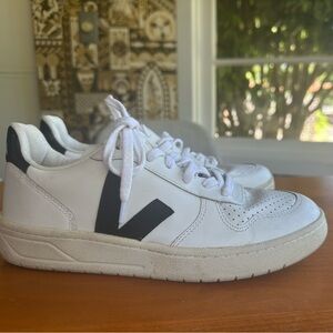 veja v 10 size 38 black / white
